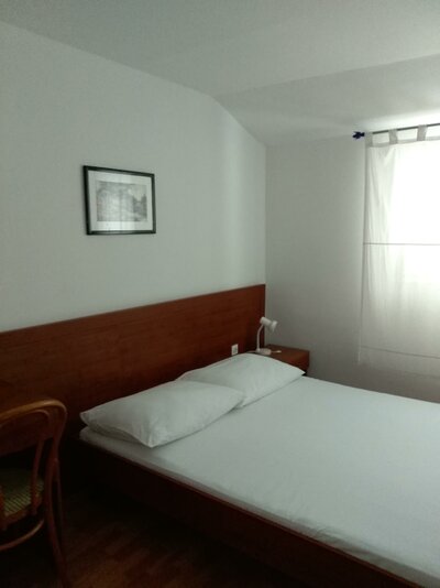 Vila Dalmacija - spálňa apartmán 2+2 - autobusový zájazd CK Turancar - Chorvátsko - Makarska