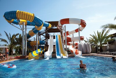 Hotel Quattro Beach Resort & Spa - šmýkalka - letecký zájazd CK Turancar - Turecko, Konakli
