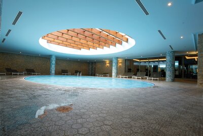 Hotel Quattro Beach Resort & Spa - vnútorný bazén- letecký zájazd CK Turancar -Turecko, Konakli