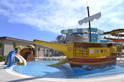 Hotel Sunmelia Beach Resort & Spa - bazén - letecký zájazd CK Turancar - Turecko, Kizilagac