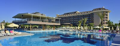 Hotel Sunmelia Beach Resort & Spa - bar pri bazéne - letecký zájazd CK Turancar - Turecko, Kizilagac