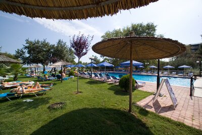 Hotel Sun Beach-Platamonas-Olympská riviéra-letecký zájazd CK Turancar-záhradný areál