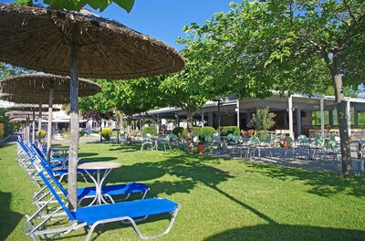 Hotel Sun Beach-Platamonas-Olympská riviéra-letecký zájazd CK Turancar-záhradný areál