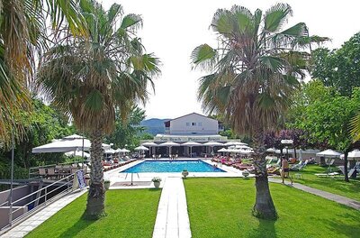 Hotel Sun Beach-Platamonas-Olympská riviéra-letecký zájazd CK Turancar-bazén, záhrada