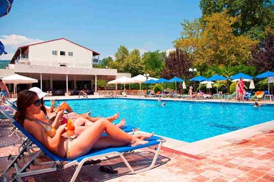 Hotel Sun beach-bazén-Platamon-Olympská riviéra (autobusové zájazdy CK Turancar)
