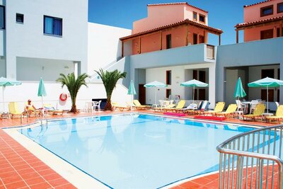 Hotel Flisvos Beach - bazén - letecký zájazd CK Turancar - Kréta, Rethymno