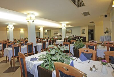 Hotel Selce - reštaurácia - autobusový zájazd CK Turancar - Chorvátsko, Selce