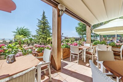 Hotel Bellevue Beach , Bulharsko, reštaurácia vonkajšie sedenie, letecký a autokarový zájazd Slnečné pobrežie