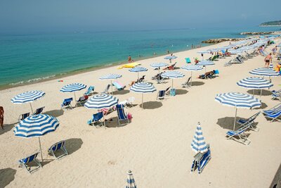 Hotel Baia Tropea - pláž - letecký zájazd CK Turancar - Taliansko, Kalábria