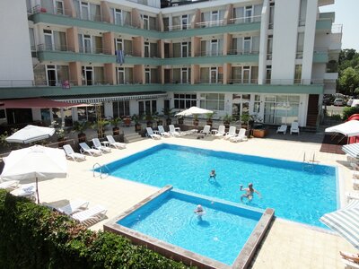 Hotel Onyx - bazén - autobusový a letecký zájazd CK Turancar - Bulharsko, Kiten