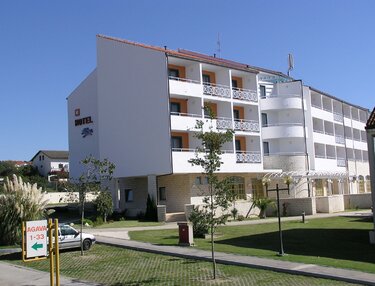 Hotel Alba - autobusový zájazd CK Turancar - Chorvátsko-Sv. Filip i Jakov
