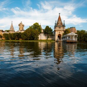 Zámok Franzesburg a Seegrotte
