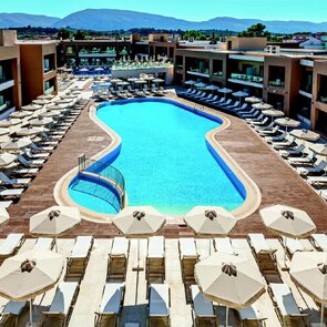 White Olive Elite Laganas