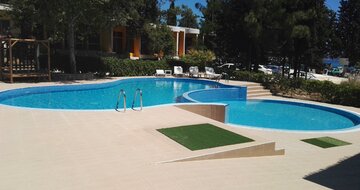 Rodon hotel -bazíén areál -letecký zájazd CK Turancar (Thasos,Tripiti)