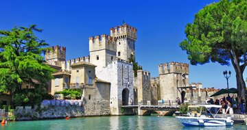Autobusový poznávací zájazd, Taliansko, Okruh severným Talianskom, Sirmione, hrad Scalinger