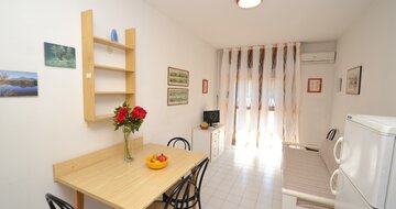apartmánový dom Gemini s bazénom a záhradou v časti Pineda v Bibione, zájazdy autobusovou a ind. dopravou CK TURANCAR