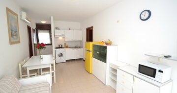 apartmánový dom Gemini s bazénom a záhradou v časti Pineda v Bibione, zájazdy autobusovou a ind. dopravou CK TURANCAR