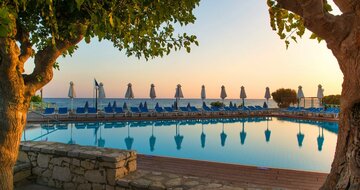 Hotel Silva beach - bazén - letecký zájazd CK Turancar - Kréta, Hersonissos