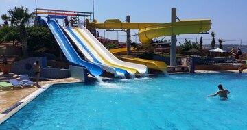 Hotel Eri beach-bazén-šmykľavky-letecký zájazd CK Turancar-Kréta-Hersonissos
