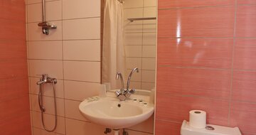 Hotel Eri beach-kúpeľňa-letecký zájazd CK Turancar-Kréta-Hersonissos
