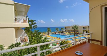 Hotel Eri beach-výhľad z izby-letecký zájazd CK Turancar-Kréta-Hersonissos