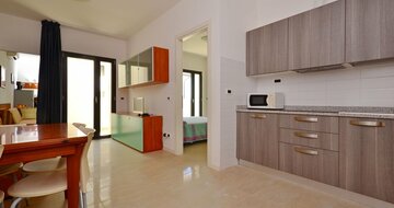 Rezidencia Verde, obývacia kuchyňa - CK TURANCAR - Taliansko, Lignano