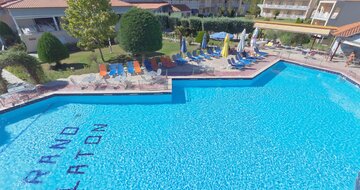 Letecký zájazd CK Turancar-Paralia-Hotel Grand Platon-bazén a budova hotela