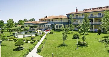 Letecký zájazd CK Turancar-Paralia-Hotel Grand Platon - budova hotela, záhrada