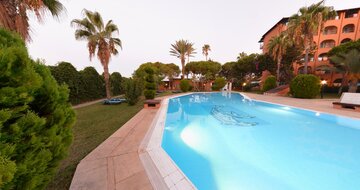 Hotel Club Turtas Beach Hotel - relax bazén - letecký zájazd CK Turancar - Turecko Konakli