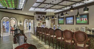 Hotel Delphin Imperial - irish pub - letecký zájazd CK Turancar - Turecko, Lara