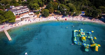 Hotel Centinera - pláž - autobusový zájazd CK Turancar - Chorvátsko, Istria, Pula