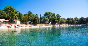 Hotel Centinera - pláž - autobusový zájazd CK Turancar - Chorvátsko, Istria, Pula