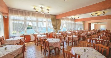 Hotel Centinera - reštaurácia - autobusový zájazd CK Turancar - Chorvátsko, Istria, Pula