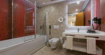 Asia Beach - kúpeľňa v suite - letecký zájazd CK Turancar - Turecko, Alanya