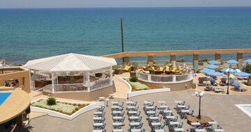 Hotel Europa beach-Kréta-letecký zájazd CK Turancar-terasa,amfiteáter