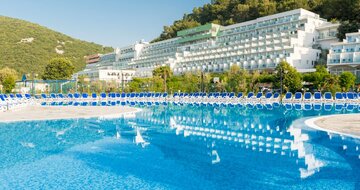 Hotel Narcis - bazén Hedera - autobusový zájazd CK Turancar - Chorvátsko, Istria, Rabac