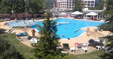 Hotel Belitsa - bazén - letecký a  autokarový zájazd CK Turancar - Primorsko