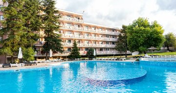 Hotel Belitsa - bazén,  letecký a  autokarový zájazd CK Turancar - Bulharsko stredisko  Primorsko