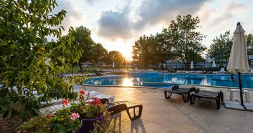 Hotel Belitsa - záhrada - letecký a  autokarový zájazd CK Turancar - Bulharsko stredisko  Primorsko