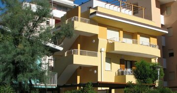 apartmánový dom Vila Anna blízko pláže, zájazdy autobusovou a individuálnou dopravou CK TURANCAR do Talianska, Bibione