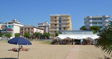 Rezidencia ADRIATICO priamo na pláži v BIBIONE SPIAGGIA, zájazdy autobusovou a individuálnou dopravou do Talianska CK TURANCAR