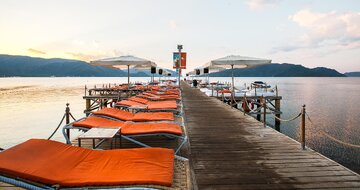 Hotel Elegance International - drevenné mólo na pláži - letecký zájazd CK Turancar - Marmaris, Turecko