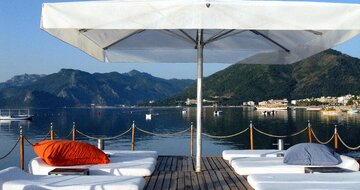 Hotel Elegance International - drevenné mólo na pláži - letecký zájazd CK Turancar - Marmaris, Turecko
