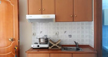Apartmány Chrisafis - autobusová doprava CK Turancar (Nei Pori , Olympská riviéra)-kuchynka