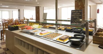 hotel HSM Canarios Park - bufet - letecký zájazd od CK Turancar - Malorka, Calas de Mallorca