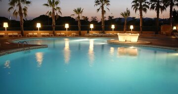 Letecký zájazd - Španielsko - večerný bazén