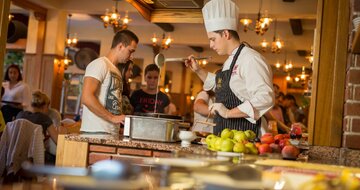 Hotel Družba - kuchári pri raňajkách - indivudálny zájazd CKTurancar - Slovensko, Demänovská Dolina