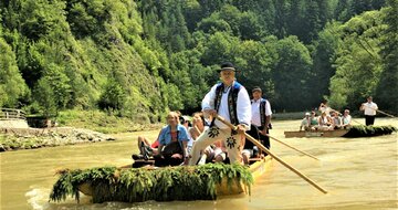 Plavba po Dunajci na pltiach v Pieninách - Vysoké Tatry a severný Spiš - Autobusový poznávací zájazd - Zdroj: Pltnictvo.sk