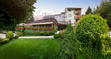 Hotel Termál - hlavná budova - indivudálny zájazd CK Turancar - Slovensko, Vyhne