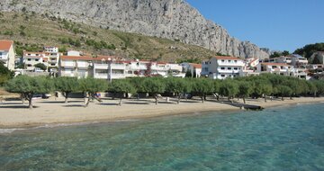 Vila Vukovič Davor - pláž - autobusový zájazd CK Turancar - Chorvátsko - Omiš (Duće)